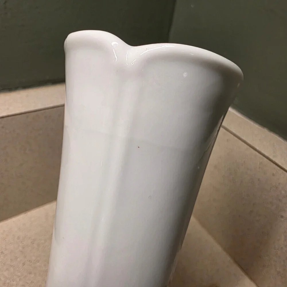 Ceramic Bud Vase‎ 9 Inch White Scalloped Rim Bulbous Base Leaf Detail